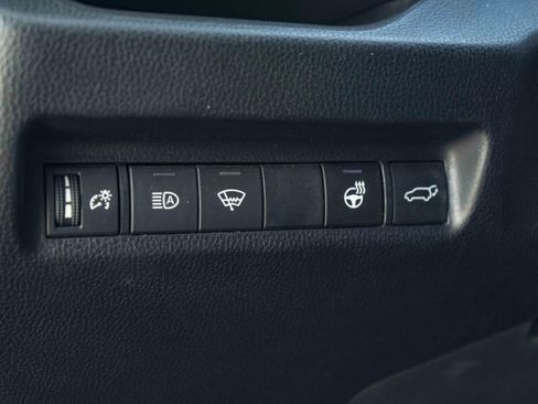 Used 2020 Toyota RAV4 XLE Premium FWD image 38