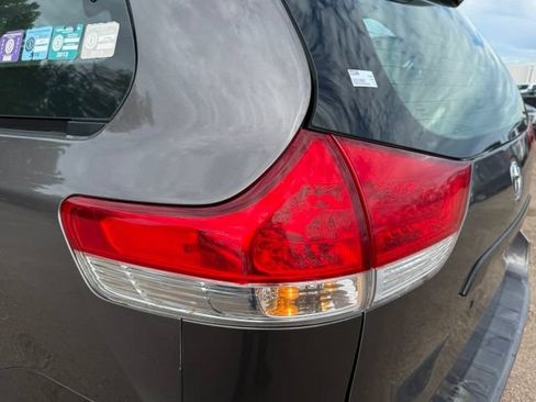 Used 2011 Toyota Sienna FWD image 11
