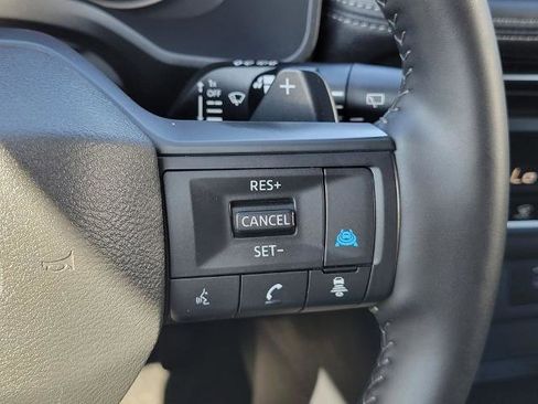 Used 2025 Nissan Rogue SV image 28