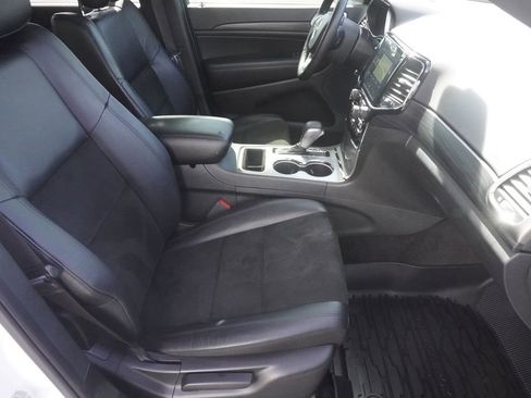 Used 2019 Jeep Grand Cherokee Altitude image 23