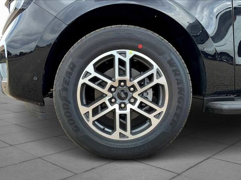 New 2025 Ford Expedition Active image 11