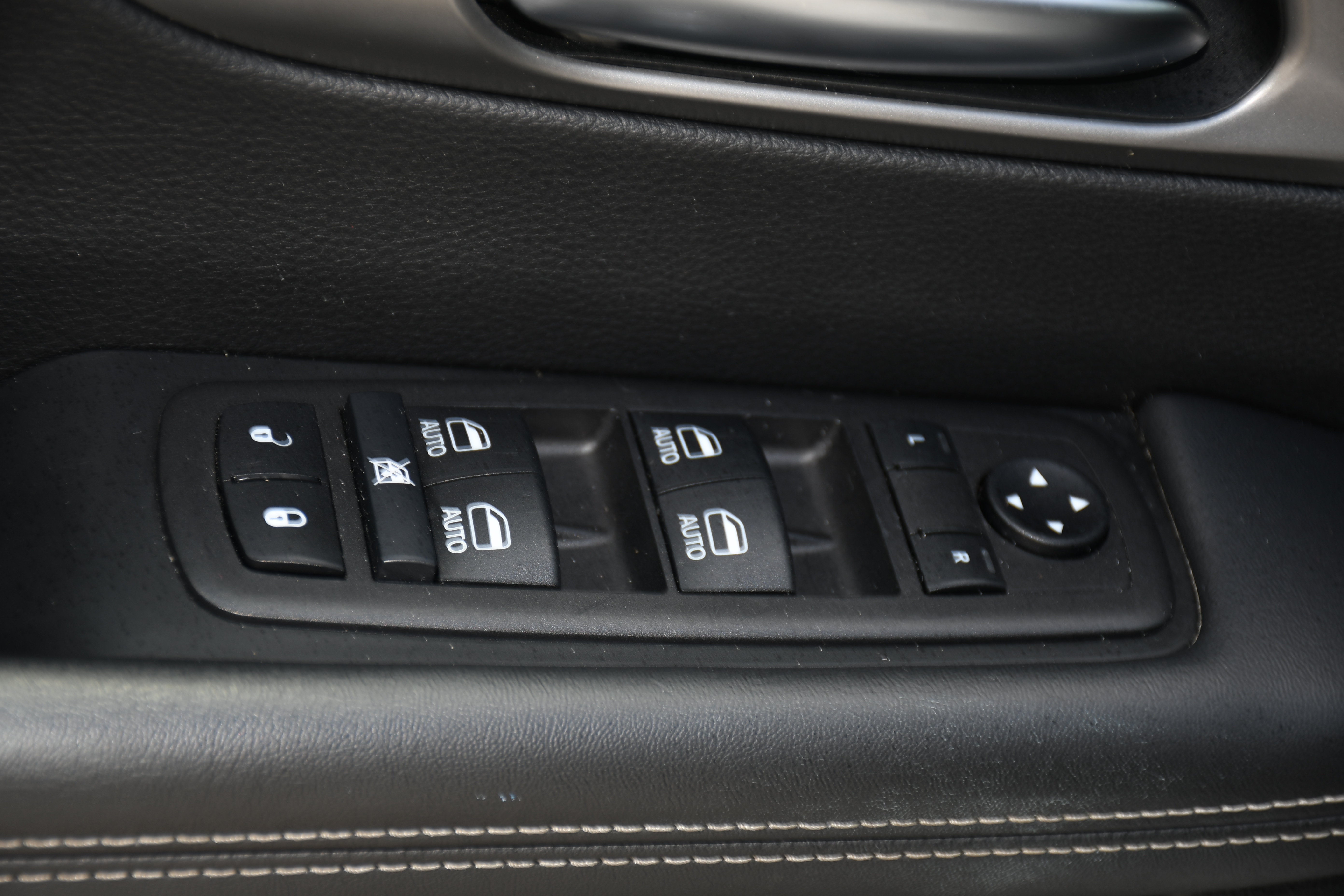 Used 2025 Chrysler Pacifica Select FWD image 10