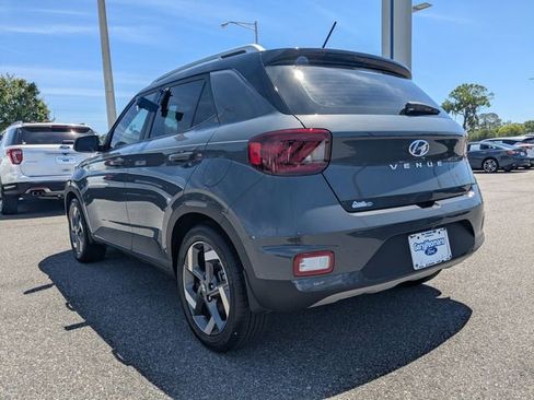 Used 2024 Hyundai Venue Limited image 5