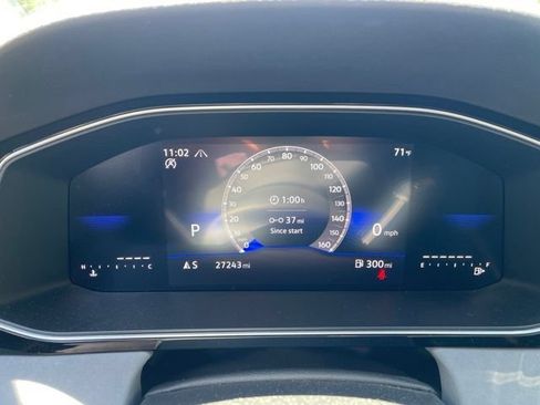 Used 2025 Volkswagen Jetta SE FWD image 6