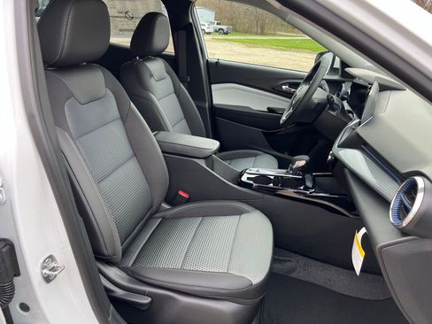 New 2026 Chevrolet Trax LT w/ LT Convenience Package FWD image 9