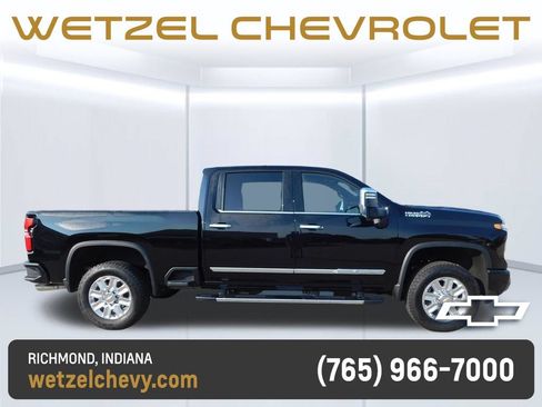 Used 2025 Chevrolet Silverado 2500 High Country w/ Technology Package AWD/4WD image 2