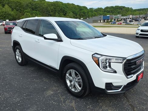 Used 2023 GMC Terrain SLE FWD image 2