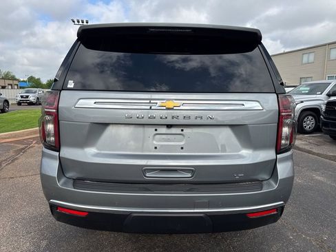 Used 2024 Chevrolet Suburban LT w/ Luxury Package image 5