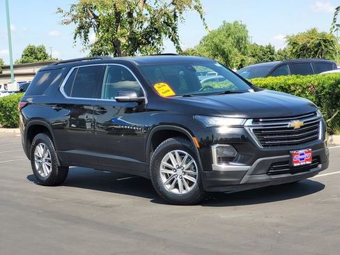 Used 2023 Chevrolet Traverse LT AWD/4WD image 2
