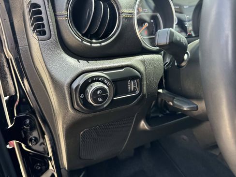 Used 2023 Jeep Gladiator Overland AWD/4WD image 20