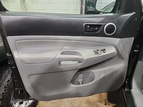 Used 2011 Toyota Tacoma 4x4 Access Cab image 7