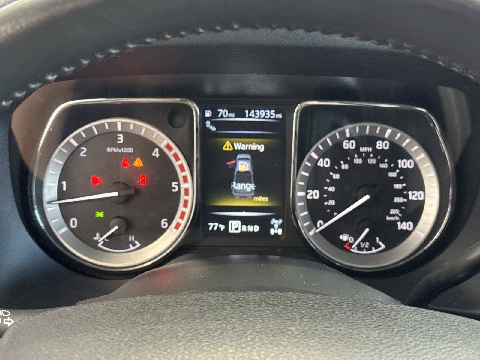 Used 2017 Nissan Titan SV AWD/4WD image 23