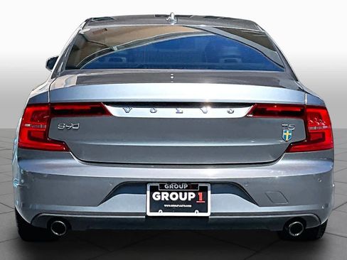 Used 2017 Volvo S90 T5 Momentum w/ Vision Package FWD image 5
