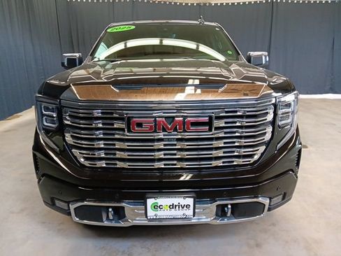 Used 2025 GMC Sierra 1500 Denali w/ Technology Package AWD/4WD image 2