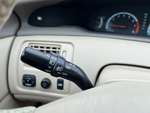 Used 2001 Toyota Avalon XLS image 47