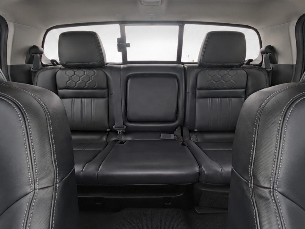 Used 2024 Nissan Frontier SL RWD image 18