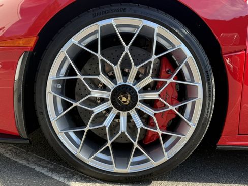 Used 2024 Lamborghini Huracan STO image 10