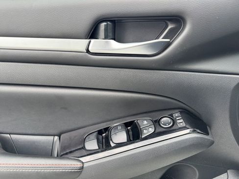 Used 2024 Nissan Altima 2.5 SR w/ SR Premium Package FWD image 20