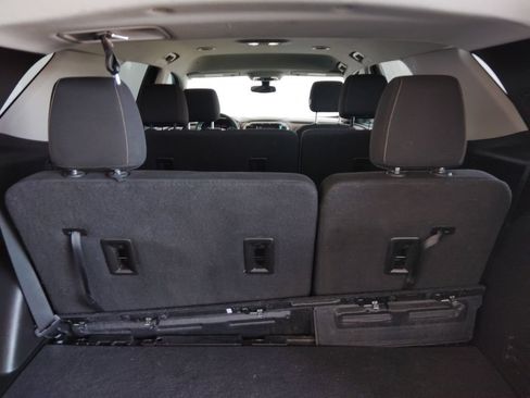 Used 2021 Chevrolet Traverse LS FWD image 18