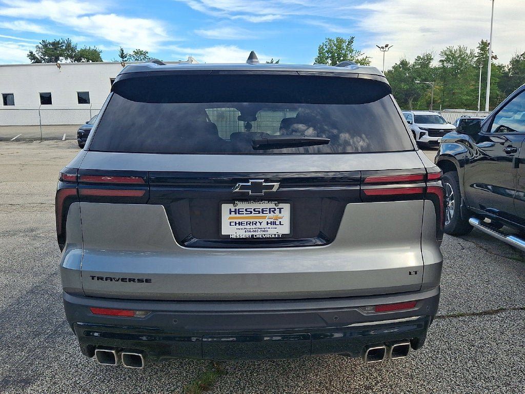 Certified 2024 Chevrolet Traverse LT w/ Midnight/Sport Edition FWD image 7
