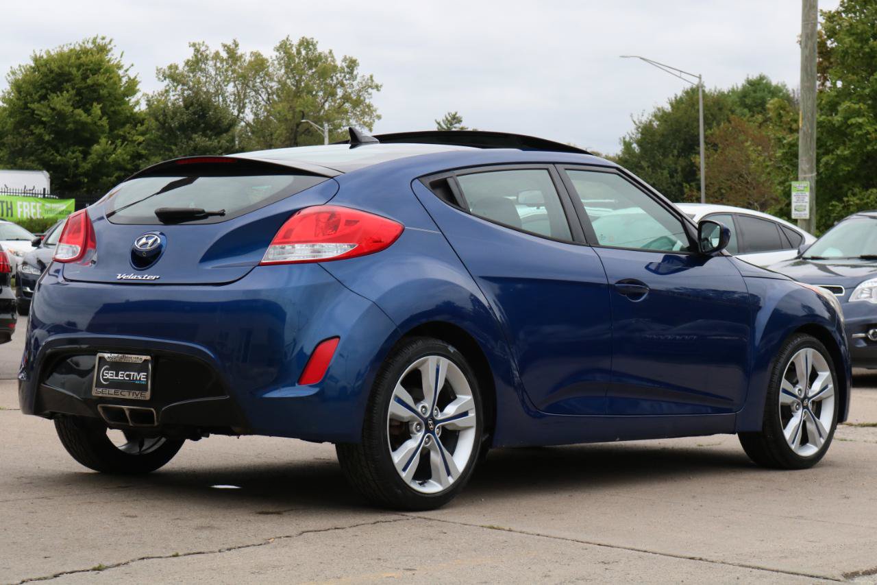 Used 2017 Hyundai Veloster Value Edition FWD image 9