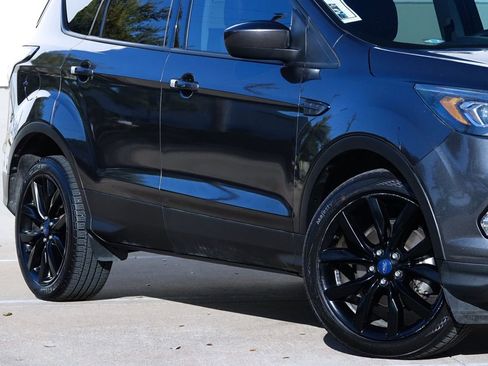 Used 2017 Ford Escape SE w/ SE Sport Appearance Package image 17