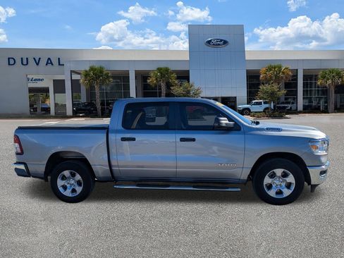 Used 2019 Chevrolet Equinox LT w/ Driver Convenience Package image 3