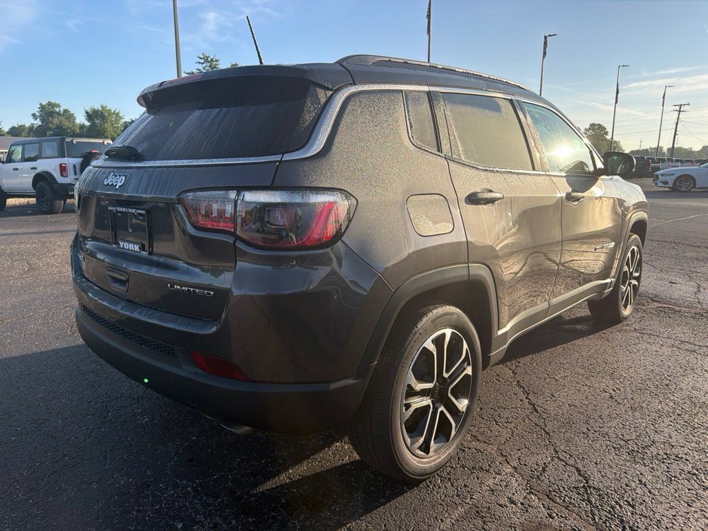 Used 2022 Jeep Compass Limited w/ Sun and Sound Group AWD/4WD image 9