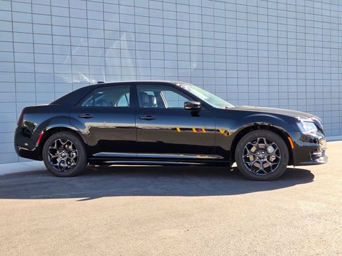 Used 2023 Chrysler 300 Touring L w/ Popular Equipment Group AWD/4WD image 7