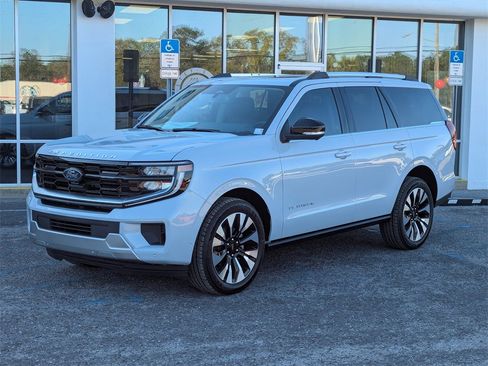 New 2025 Ford Expedition Platinum w/ Driver's Package image 9
