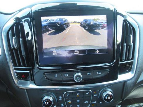 Used 2022 Chevrolet Traverse LT FWD image 29