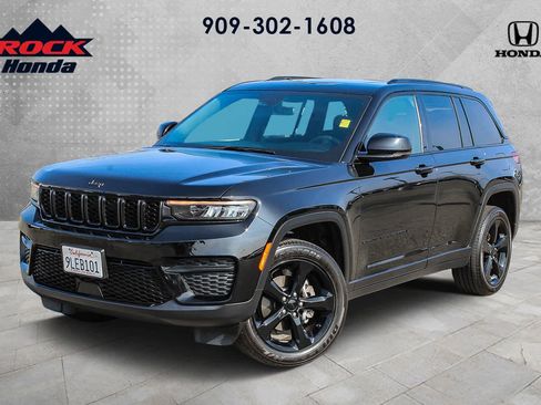 Used 2024 Jeep Grand Cherokee Altitude AWD/4WD image 1