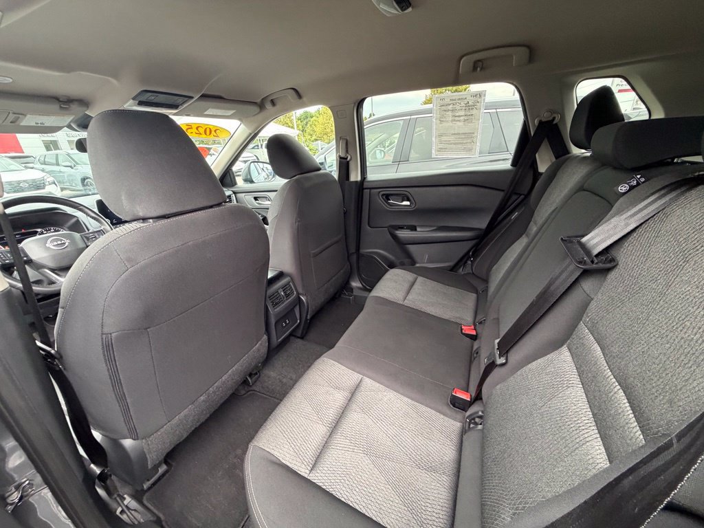 Certified 2025 Nissan Rogue SV FWD image 24