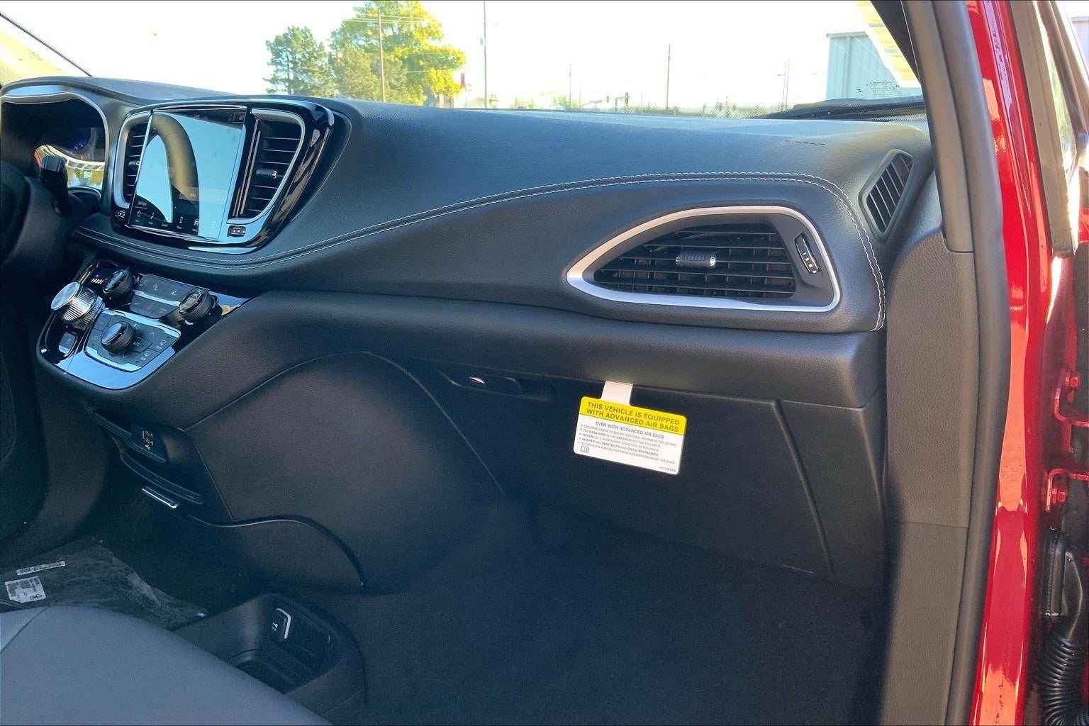 New 2026 Chrysler Pacifica Select w/ S Appearance Package FWD image 24