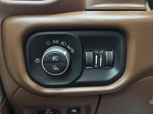 Used 2019 RAM 1500 Laramie AWD/4WD image 57