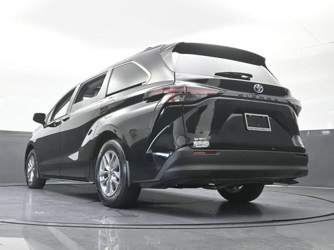 Used 2025 Toyota Sienna XLE w/ XLE Plus Package FWD image 62