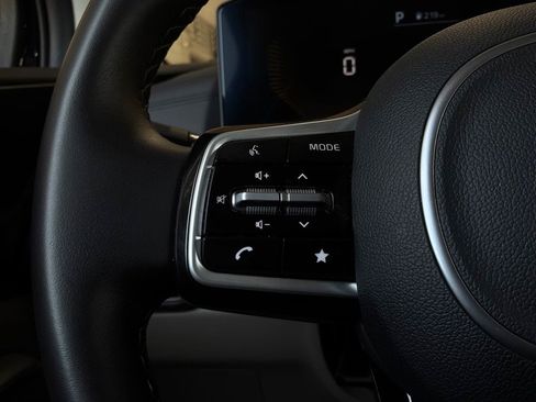 Used 2026 Kia Carnival FWD image 38