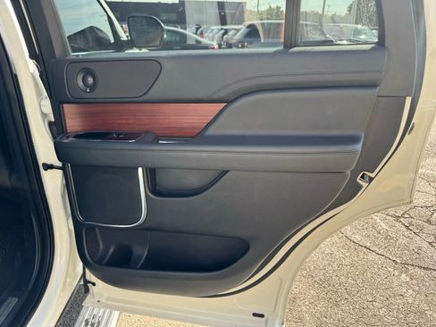 Used 2022 Lincoln Navigator Reserve image 34