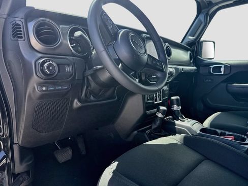Used 2023 Jeep Wrangler Unlimited w/ Sun & Screen Package AWD/4WD image 10