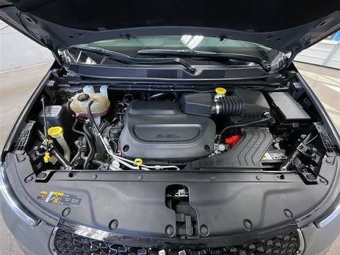 Used 2023 Chrysler Pacifica Touring-L image 24