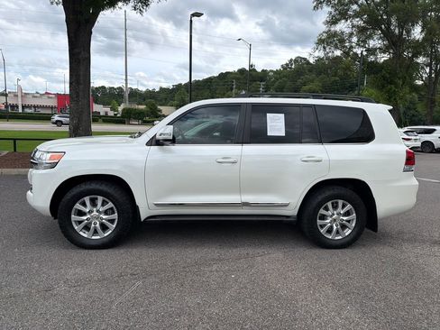 Used 2018 Toyota Land Cruiser AWD/4WD image 7