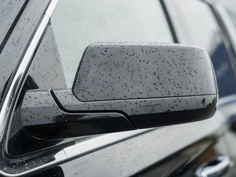 Used 2018 GMC Yukon Denali image 16