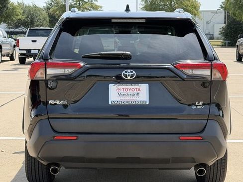 Used 2025 Toyota RAV4 LE AWD/4WD image 5