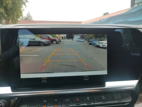 Used 2022 Chevrolet Silverado 1500 LT w/ Z71 Off-Road Package image 23