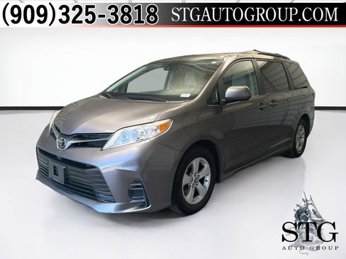 Used 2020 Toyota Sienna LE w/ Carpet Mat Package FWD image 1
