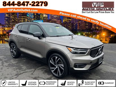 Used 2022 Volvo XC40 T5 R-Design w/ Advanced Package