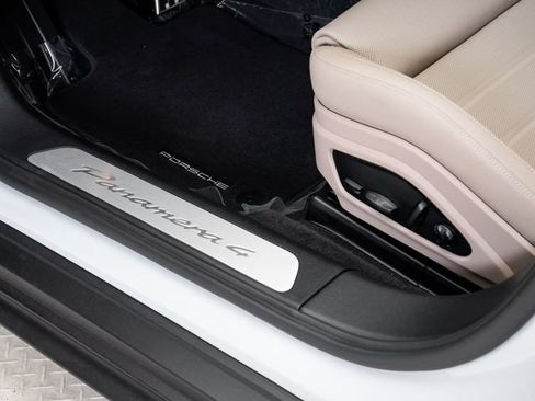 Certified 2025 Porsche Panamera 4 E-Hybrid AWD/4WD image 11