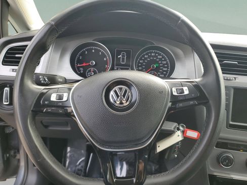 Used 2016 Volkswagen Golf S image 16