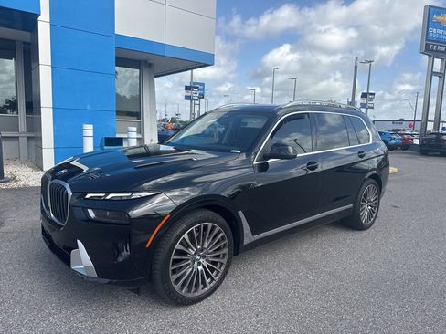 Used 2025 BMW X7 xDrive40i w/ Premium Package AWD/4WD image 3