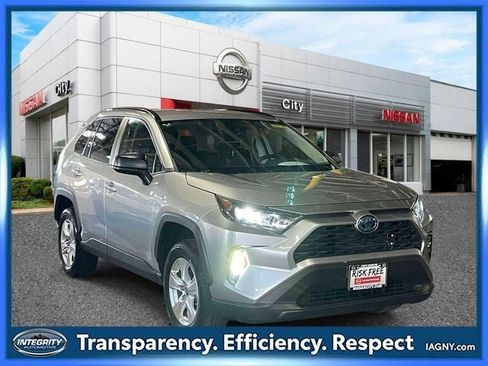 Used 2021 Toyota RAV4 LE AWD/4WD image 1